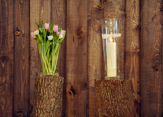 tulpen mit einer kerze dekoration