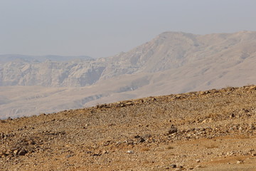 Горы в дымке