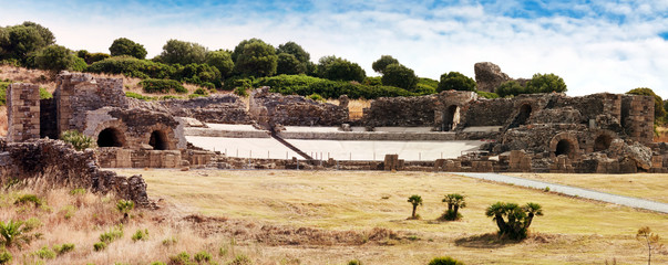 ruinas del anfiteatro romano, province  Cadiz, Andalucia, Spain © Mik Man