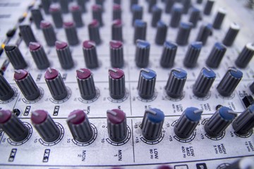 Analog equalizer