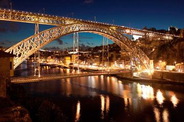 Fototapeta na wymiar bridge Dom Louis, Porto, Portugal