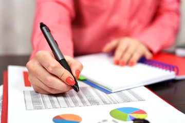 checks financial report