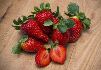 Fresas sobre madera