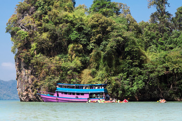 Naklejka premium Boat with tourists Andaman Sea. Thailand