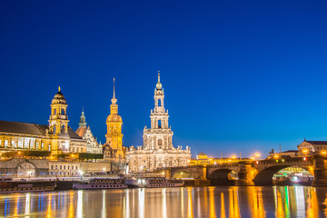 Fototapeta na wymiar Dresden skyline at night near river