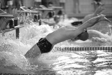 Start of competitive swimming backstroke