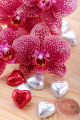 Orchidea con cuoricini