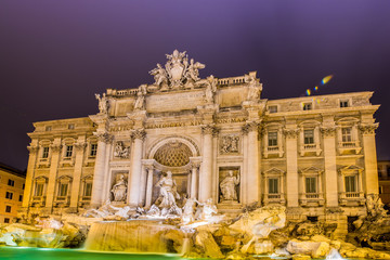Obraz na płótnie Canvas Fountain Trevi during evening hours in Rome