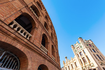 Stierkampfarena und Nordbahnhof in Valencia, Spanien
