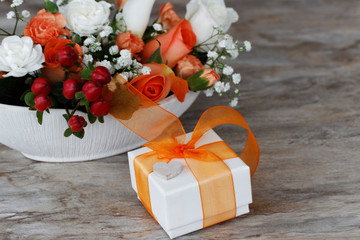 Geschenkbox mit Blumen