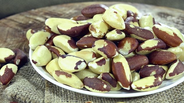 Rotating Brazil Nuts (not loopable)