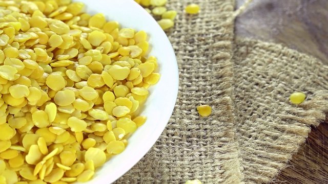 Portion of Yellow Lentils (not loopable)