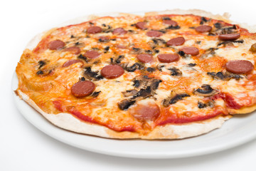 Pizza wurstel e funghi