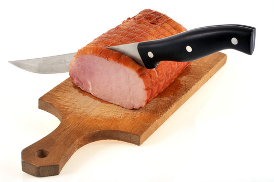 Le couteau planté dans le rôti de porc