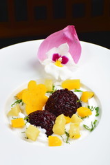 Thai dessert of black sticky rice and mango with coconut cream