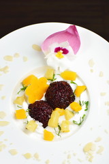Thai dessert of black sticky rice and mango with coconut cream