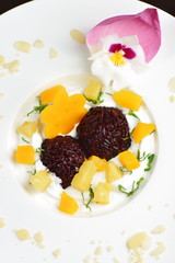 Thai dessert of black sticky rice and mango with coconut cream