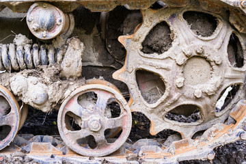 Road and drive wheels of the continuous tracks