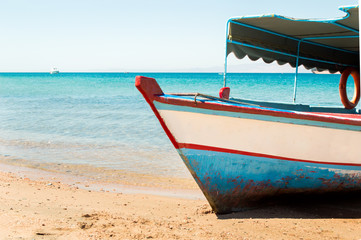 Fototapeta na wymiar Boat on the beach
