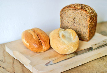Dinkel Brot und Weizen Brötchen