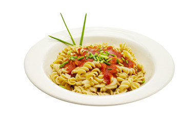 Vollkornnudeln mit Tomatensoﬂe