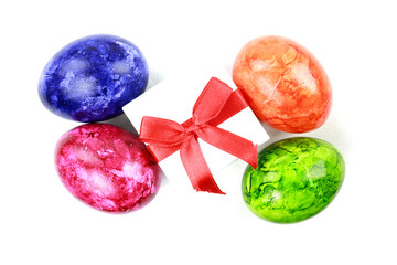 Ostereier mit Geschenk