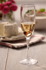 Anello Nel Vetro Di Champagne