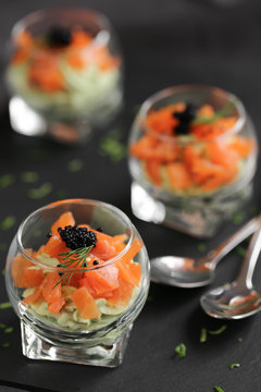 Fototapeta verrines saumon et mousse d'avocat 1