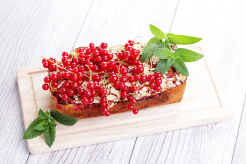 red currants pie