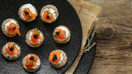 canapé saumon au carré frais 5