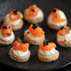 canapé saumon au carré frais 6