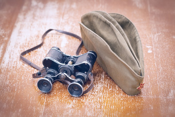 Binoculars and a field cap with a red star