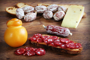 Salumi e formaggi