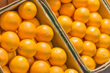 Orange in einer Kiste