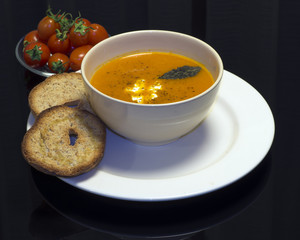 Tomato soup with garlic bread