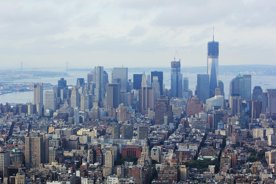 view on the New York city skyline © kogytuk