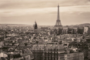 Widok na Paryż i Wieżę Eiffla z góry - 79260893
