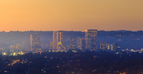 Fototapeta premium Los Angeles skyline at twilight