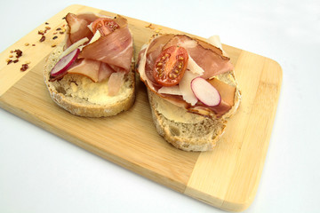 tartines au jambon sec