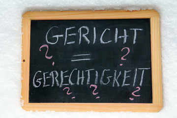 Fototapeta premium Gericht = Gerechtigkeit?