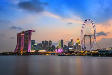 Tuinposter Singapore city skyline at Marina Bay © Noppasinw