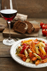 Pasta salad with pepper, carrot and tomatoes