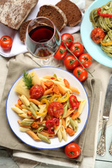 Pasta salad with pepper, carrot and tomatoes