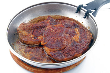 Pièce de boeuf saisie