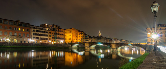 Fototapeta na wymiar river Arno and Ponte Vecchio night view in Florence