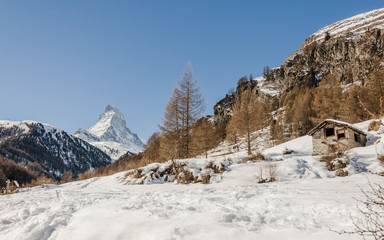 Fototapeta na wymiar Zermatt, Bergdorf, Bergbauer, Wallis, Alpen, Winter, Schweiz
