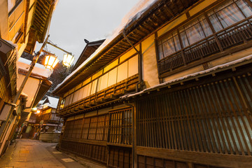 Obraz premium 日本 長野 渋温泉街 The wooden building where Japanese Nagano Onsen