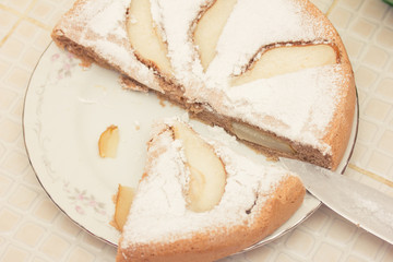 biscuit cake with icing sugar