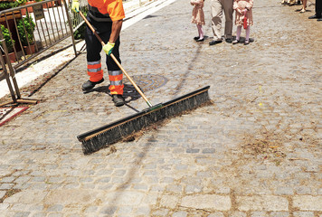 Barrendero del servicio municipal de limpieza