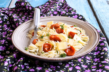 Pasta with sun dried tomatoes, cheese and thyme